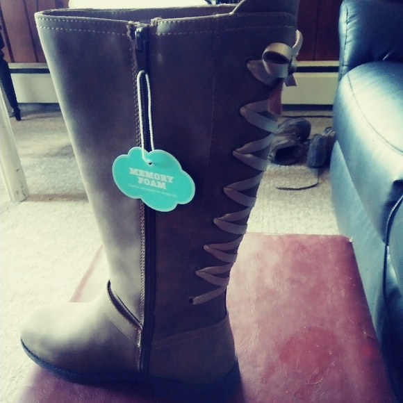 Girls boots size 4 - Picture 2 of 2